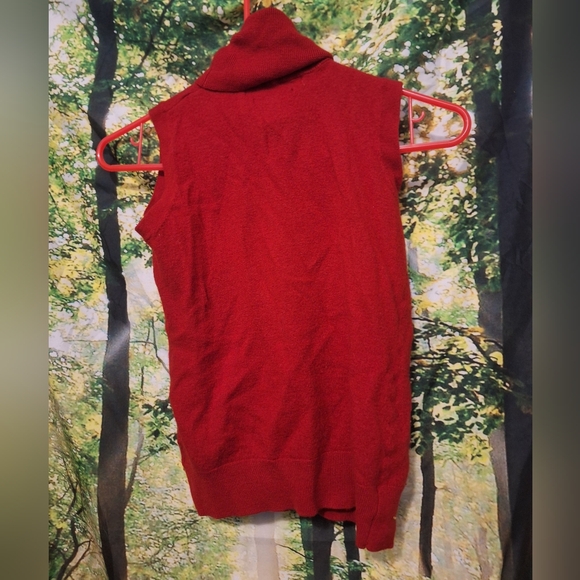 Sleeveless cherry red merino wool turtleneck - Picture 5 of 9